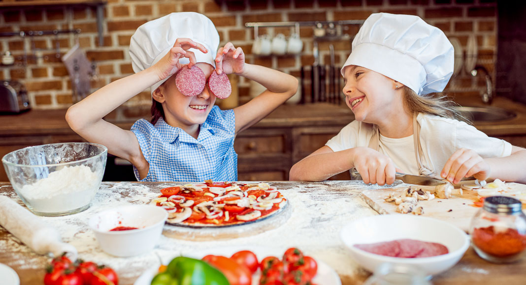 https://willyfoundation.org/wp-content/uploads/2022/05/Header-2020.04.28-Pizza-making-with-kids.jpg